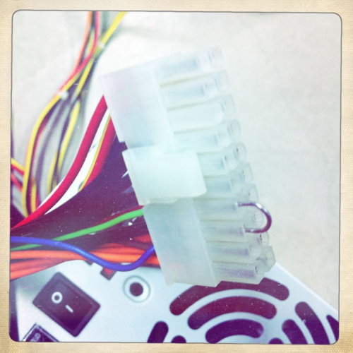 The paperclip trick power up a computer PSU without motherboard… HAPPy Capsule